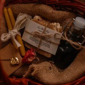 Women's Valentine's Day Gift Basket "Sugarmaker's Sweetheart"